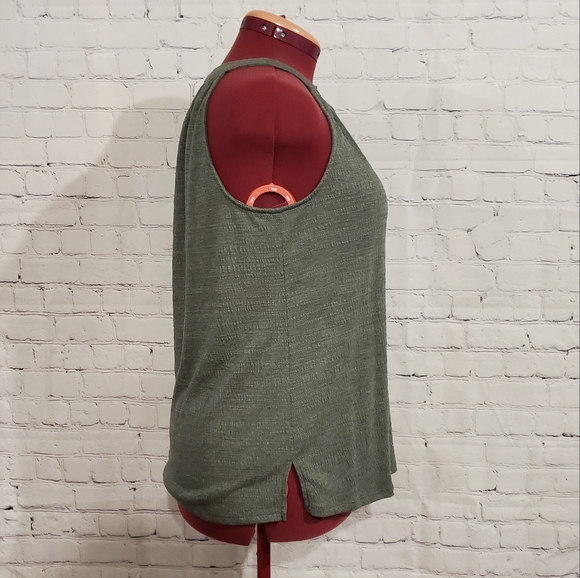 Cable & Gauge green halter button tank - Picture 4 of 6